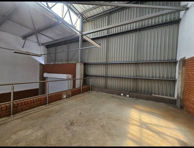 290M² WAREHOUSE TO LET IN LONGLAKE